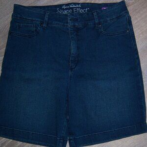 NWOT Gloria Vanderbilt Shape Effect/Tummy Control. Size 16